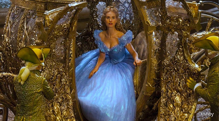 La tenue de bal de Lily James pour le film Disney Cendrillon