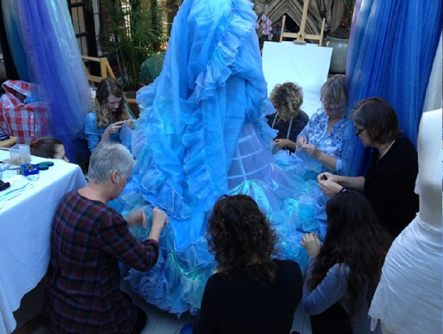 La tenue de bal de Lily James pour le film Disney Cendrillon
