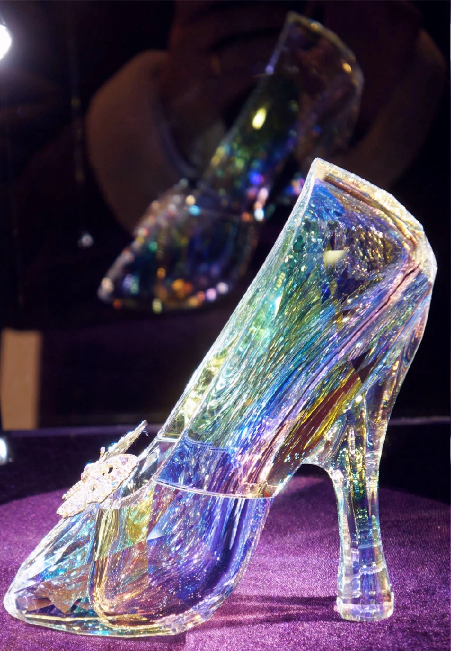 La tenue de bal de Lily James pour le film Disney Cendrillon