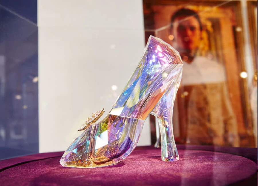 La tenue de bal de Lily James pour le film Disney Cendrillon